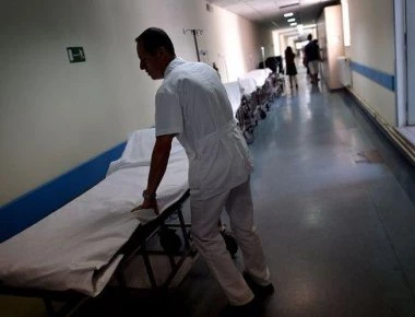Προβλήματα στις ιατροδικαστικές υπηρεσίες στην Ελλάδα - Μεταφέρουν θανόντες από την Λαμία στην Αθήνα για νεκροτομές